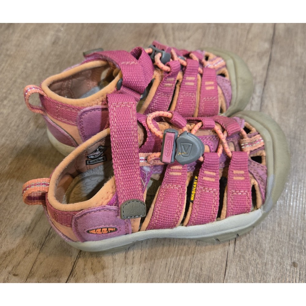 Keen - Kid's Newport H2 Very Berry/Fusion Coral Sandals for Kids Unisex